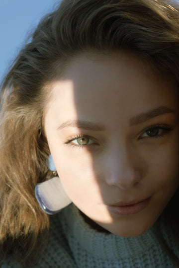 5 DIY De-Puffing Tips And Tricks For Brighter Eyes