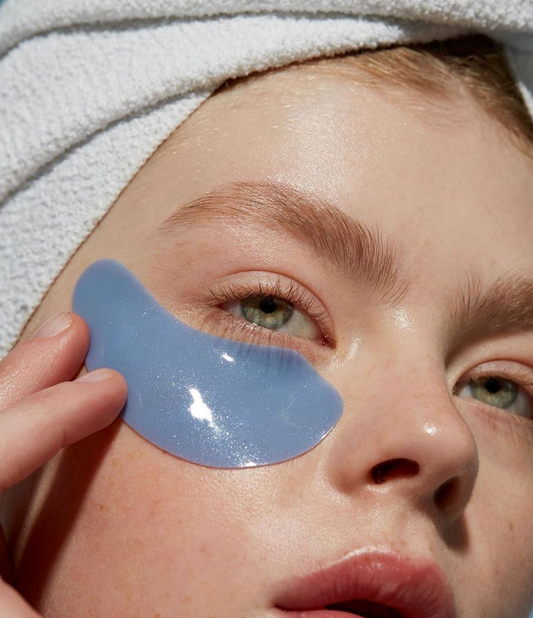 De-puff Your Eyes after the Christmas Party with these Simple Tricks